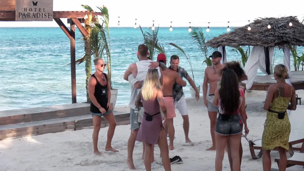 Hotel Paradise 4: Powitanie Mike'a i Łukiego