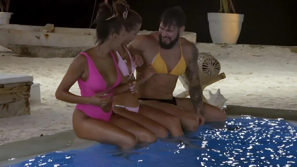 Hotel Paradise 4: Przemek z dziewczynami nad basenem