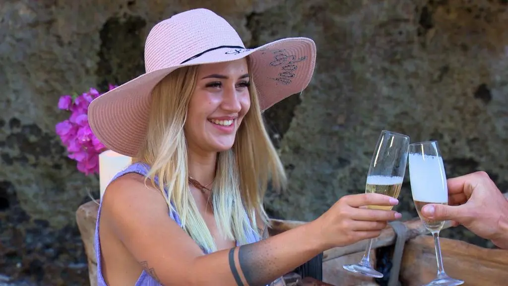 Hotel Paradise 4: Sara na randce z Michałem