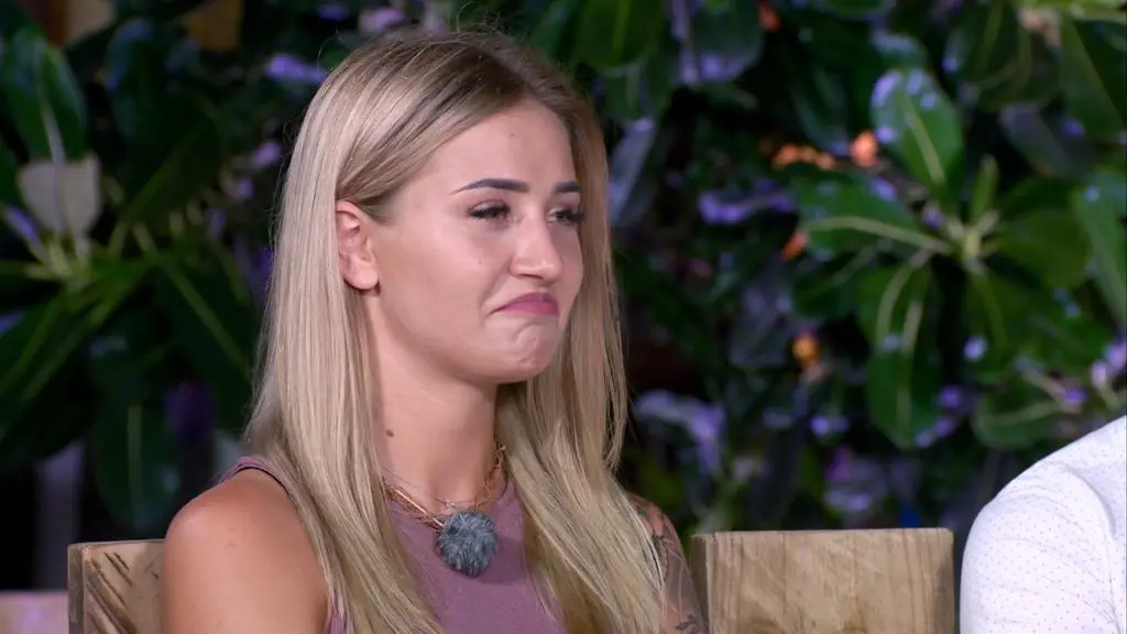 Hotel Paradise 4: Sara