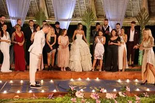 Hotel Paradise 4: Sara rozbija kulę