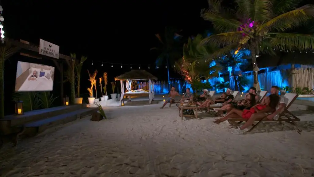 Hotel Paradise 4: Seans filmowy