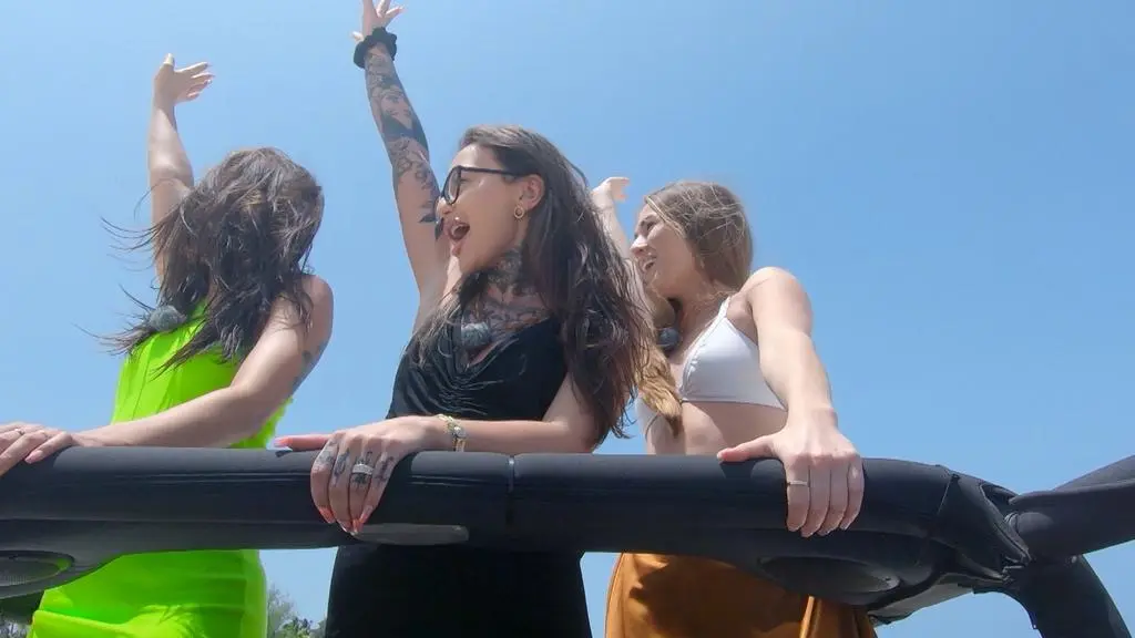 Hotel Paradise 4: Wejście dziewczyn!
