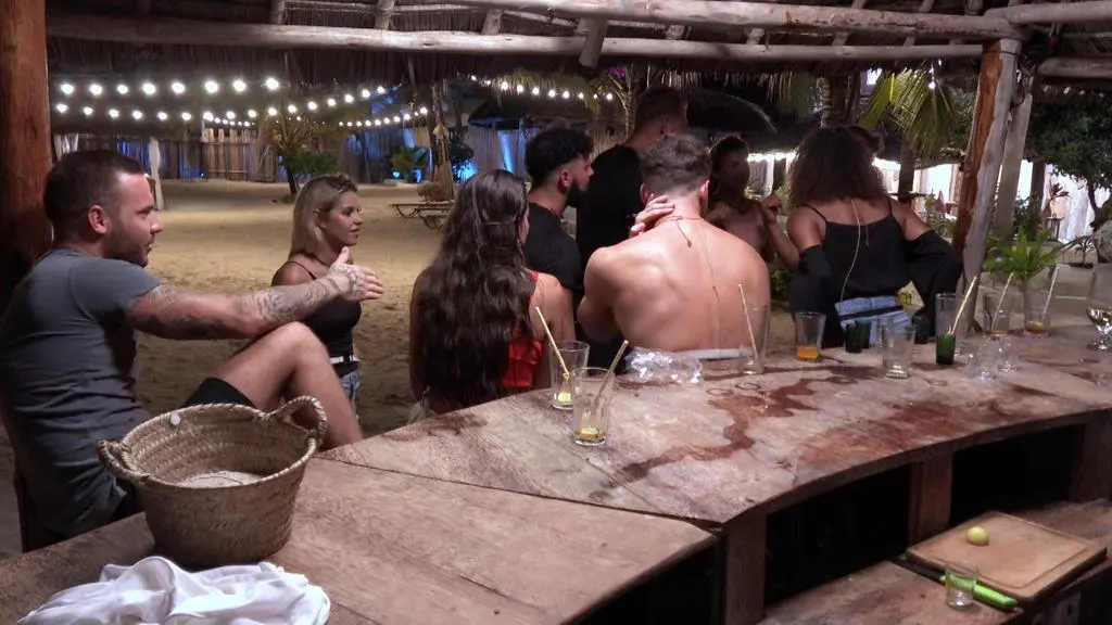 Hotel Paradise 4: Wieczór w raju