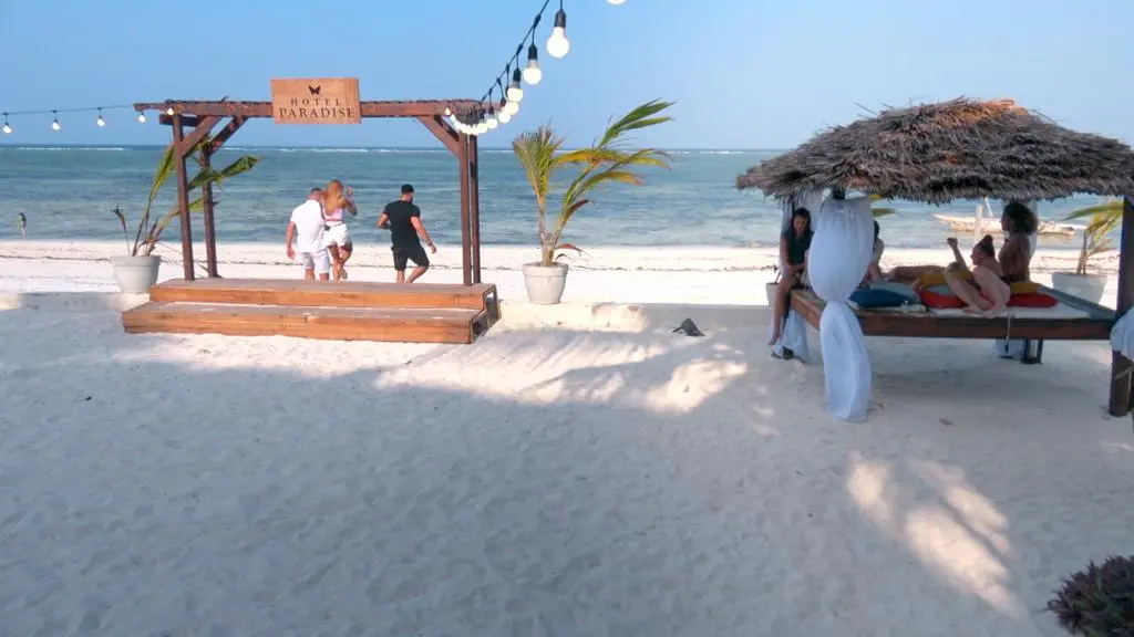 Hotel Paradise 4: Wiktoria, Przemek i Łukasz idą na randkę