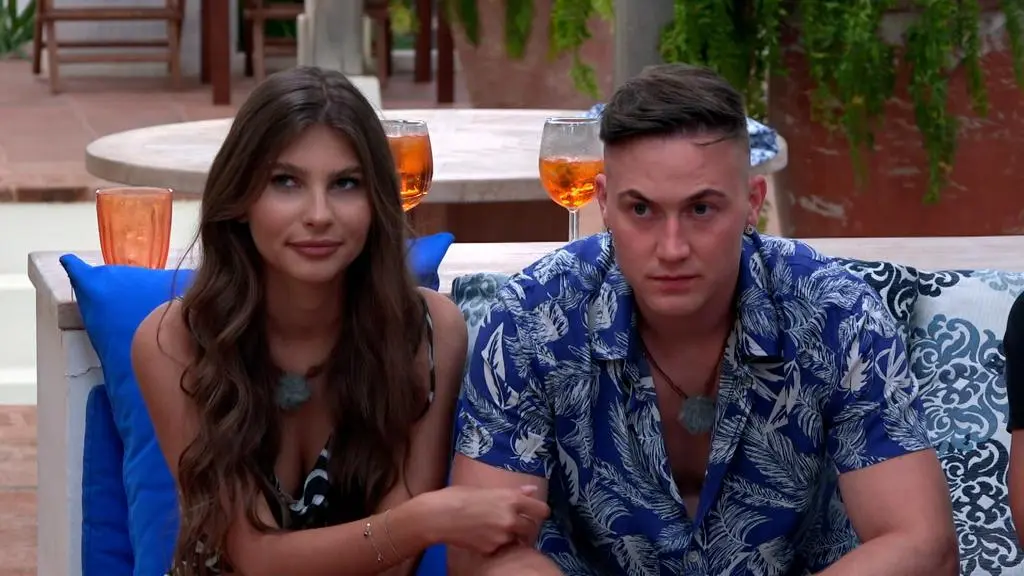Hotel Paradise 5: Eliza i Jay