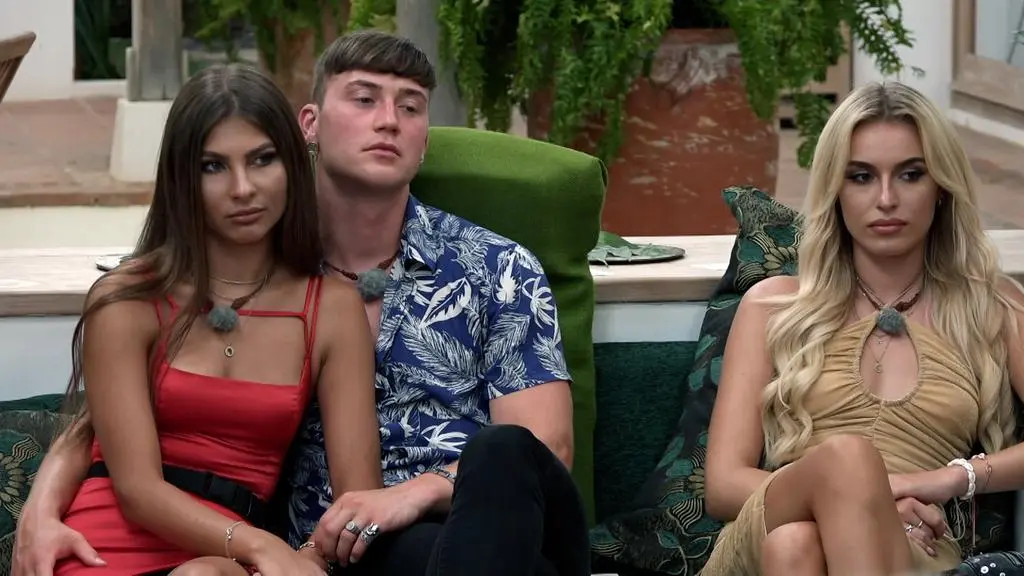 Hotel Paradise 5: Eliza, Jay i Wiki