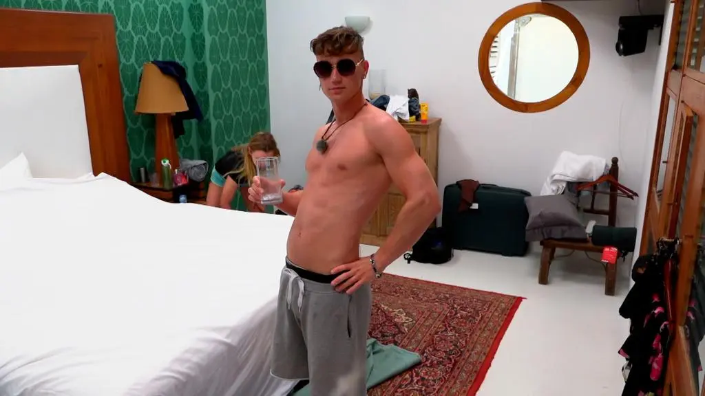 Hotel Paradise 5: Jay
