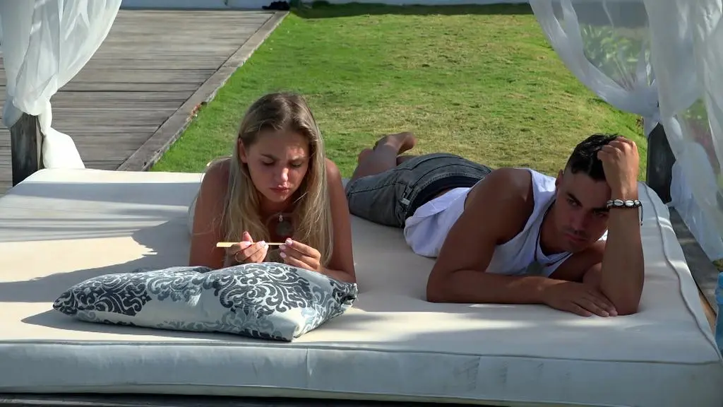 Hotel Paradise 5: Karolina i Kasper