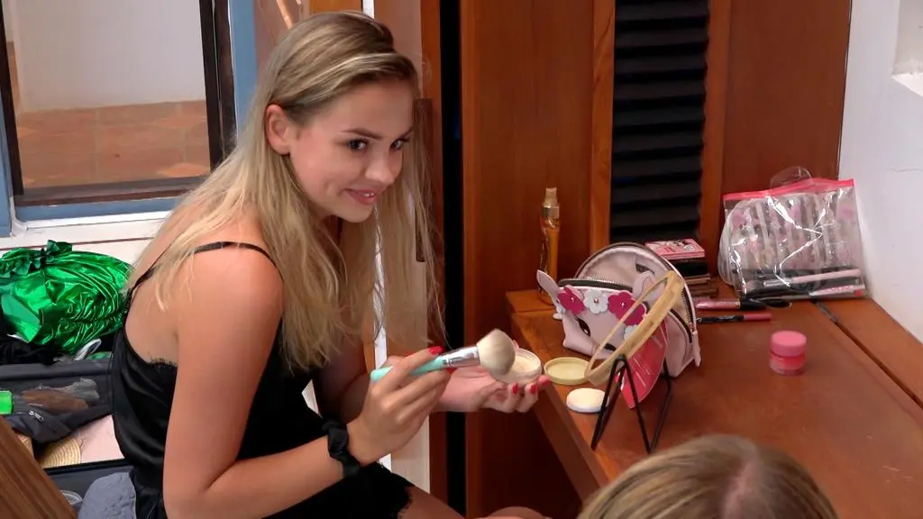 Hotel Paradise 5: Karolina