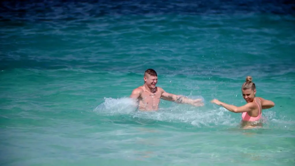Hotel Paradise 5: Konrad i Anita