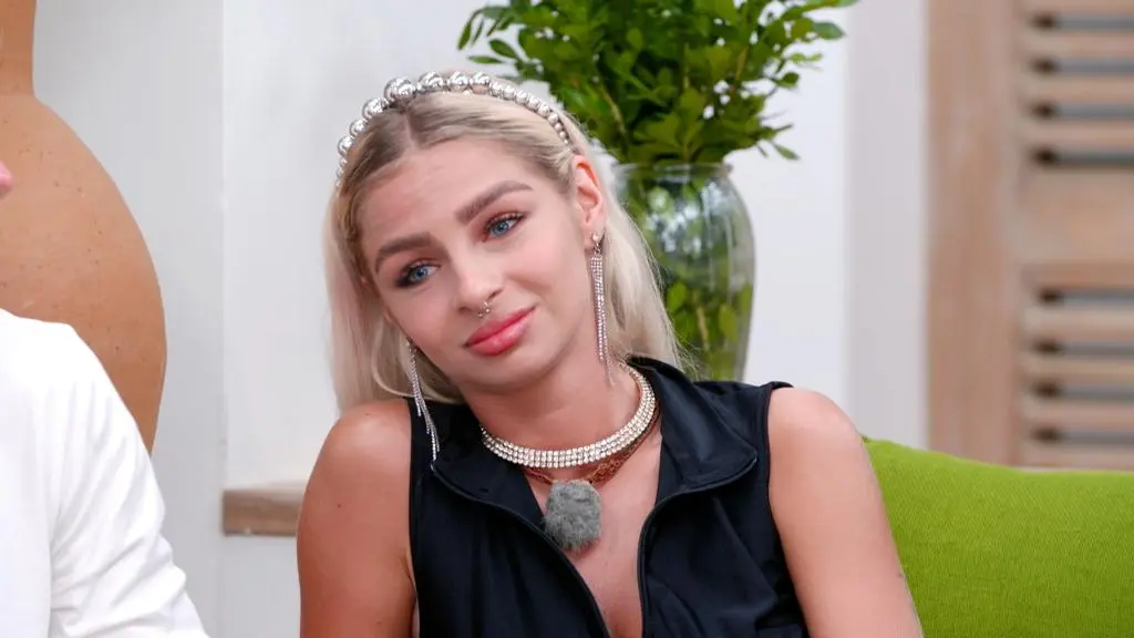 Hotel Paradise 5: Laura