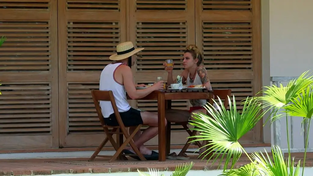 Hotel Paradise 5: Śniadanie