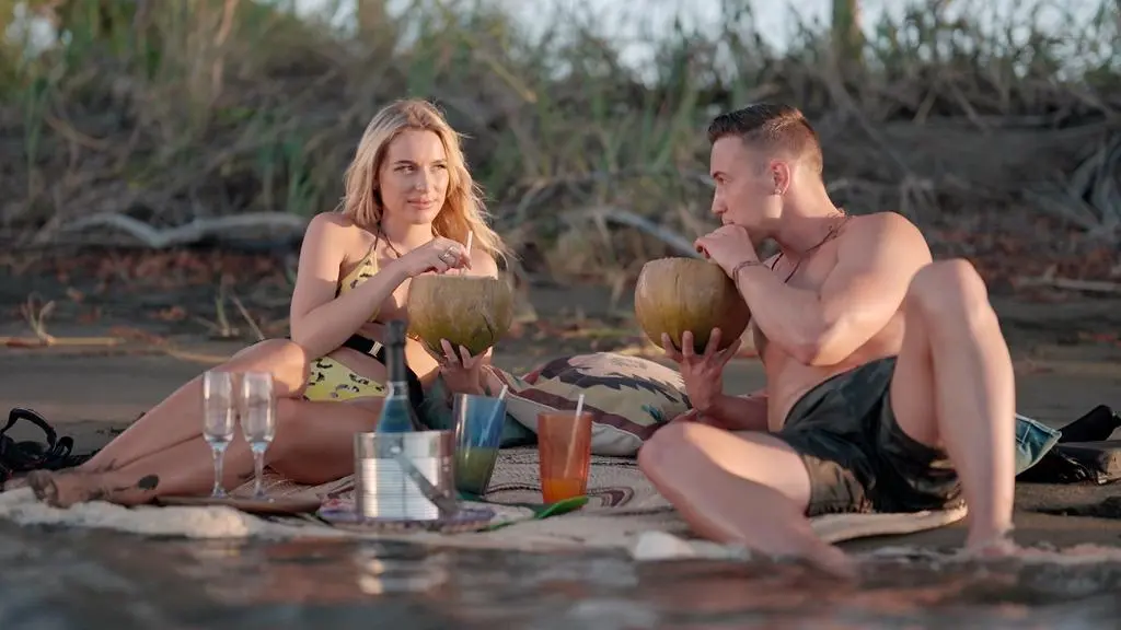 Hotel Paradise 5: Wiki i Jay