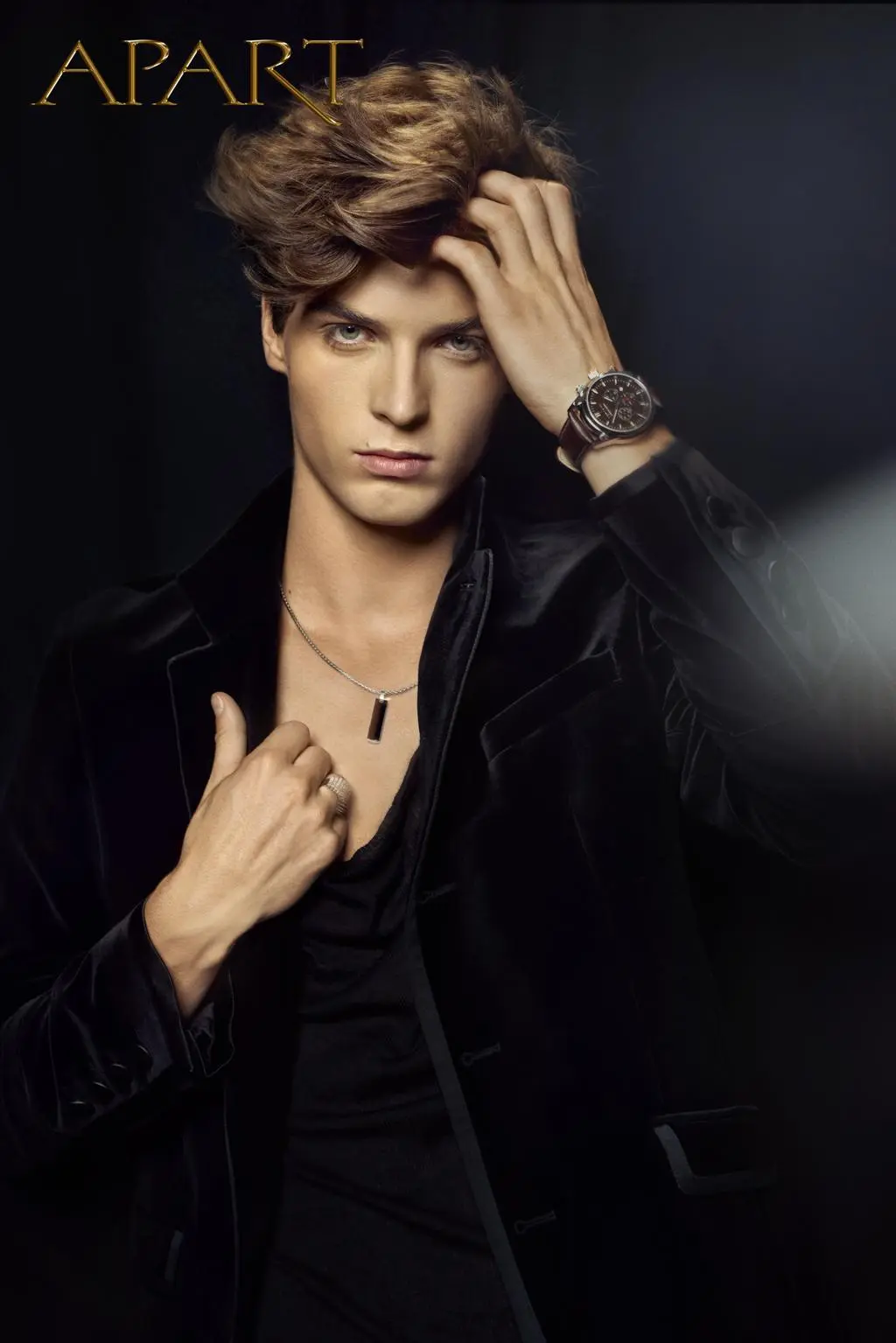 Hubert Gromadzki w sesji dla APART