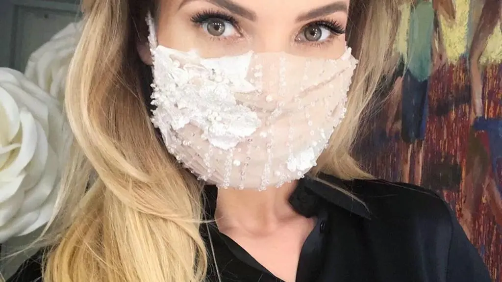 Izabela Janachowska w maseczce swojego projektu