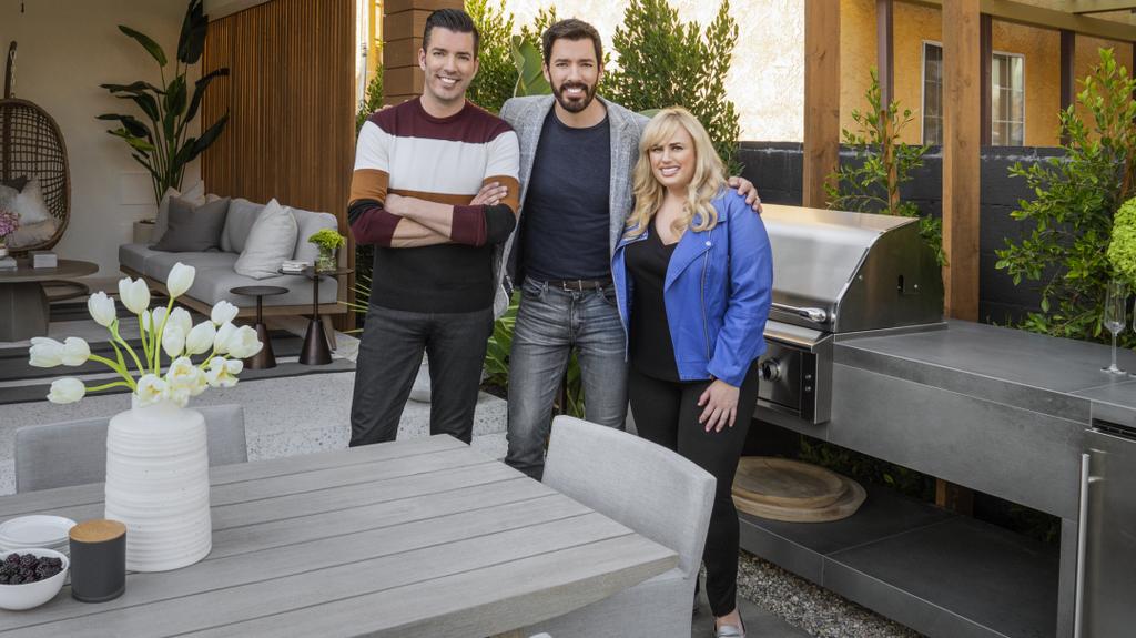 Jonathan Scott, Drew Scott i Rebel Wilson na gotowym tarasie