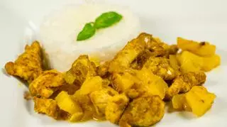 Kacper Dobaj: Kurczak curry z ananasem i imbirem