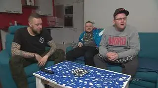 Na kanapach "Gogglebox. Przed telewizorem" zasiadają ludzie z całej Polski. Mateusz Borkowski "BigBoy" zaprasza nas do swojego domu w Kielcach, gdzie razem ze swoimi przyjaciółmi - Damianem Naganą i Markiem Morusem - komentują programy telewizyjne. 