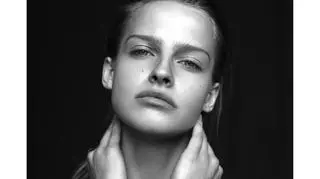 Karolina Pisarek w zmysłowej sesji