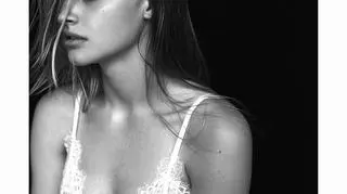 Karolina Pisarek w zmysłowej sesji