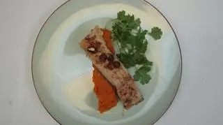Karp z imbirem, orzechami włoskimi i puree z marchewki 