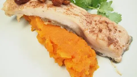 Karp z imbirem, orzechami włoskimi i puree z marchewki 