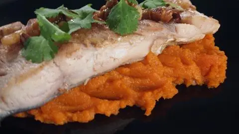 Karp z imbirem, orzechami włoskimi i puree z marchewki 