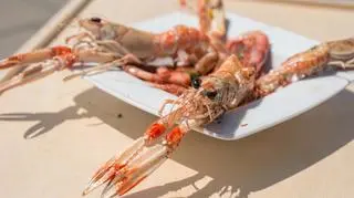 Kinga Paruzel: Gotowane krewetki i smażone langustynki, z sokiem z cytrusów i natką pietruszki 