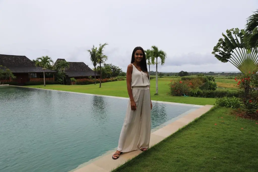 Klaudia El Dursi na planie Hotelu Paradise