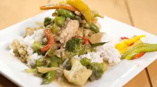 Krzysztof Bitel: Kurczak smażony na warzywach z sosem sojowym, biały ryż