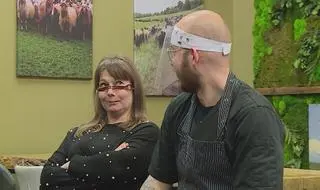 Natalia była macochą Norberta, którą jego ojciec zdradzał... a o wszystkim dowiedzieli się tydzień przed rewolucją. Teraz Norbert i  Natalia razem walczą o restaurację.
Czy to się uda? Oglądajcie nowy odcinek w czwartek 6. maja o 21:30 w TVN i już dziś w Playerze!