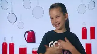 Roksana Węgiel  - gość specjalny programu MasterChef Junior i Michel Moran są zachwyceni bezami Leny. Lena przyznaje, że robienie bez to dla niej łatwizna - jak zdradziła  - jej mama jest cukiernikiem więc obserwowała ją przy pracy i teraz jest "bezowym" mistrzem:)