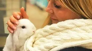 Małgorzata Rozenek-Majdan z królikiem