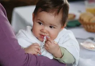 Córeczka Ziębów poznaje świat przez smak. 