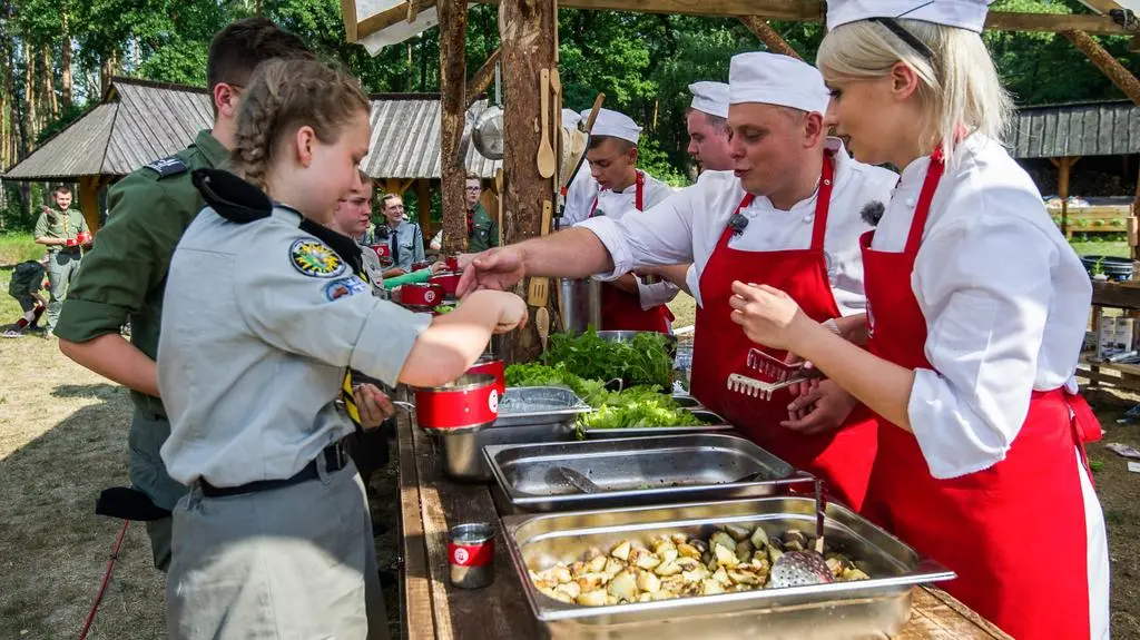 Uczestnicy 7. edycji programu „MasterChef” gotują dla harcerzy