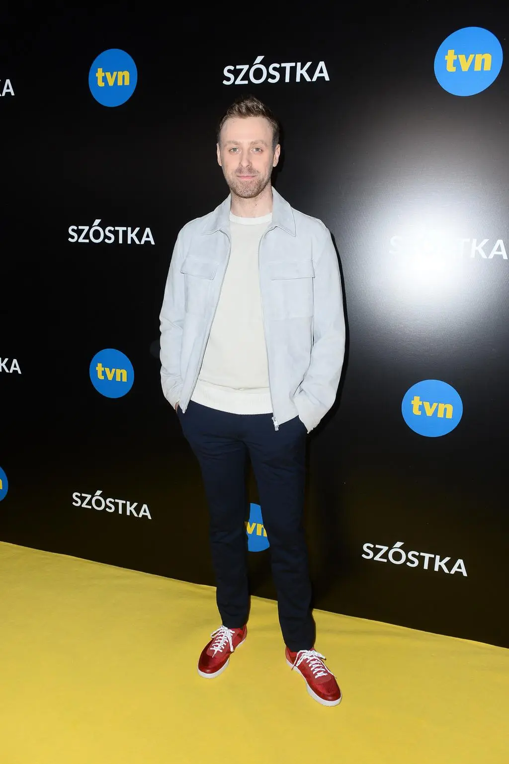 Mateusz Rusin na uroczystej premierze serialu "Szóstka"