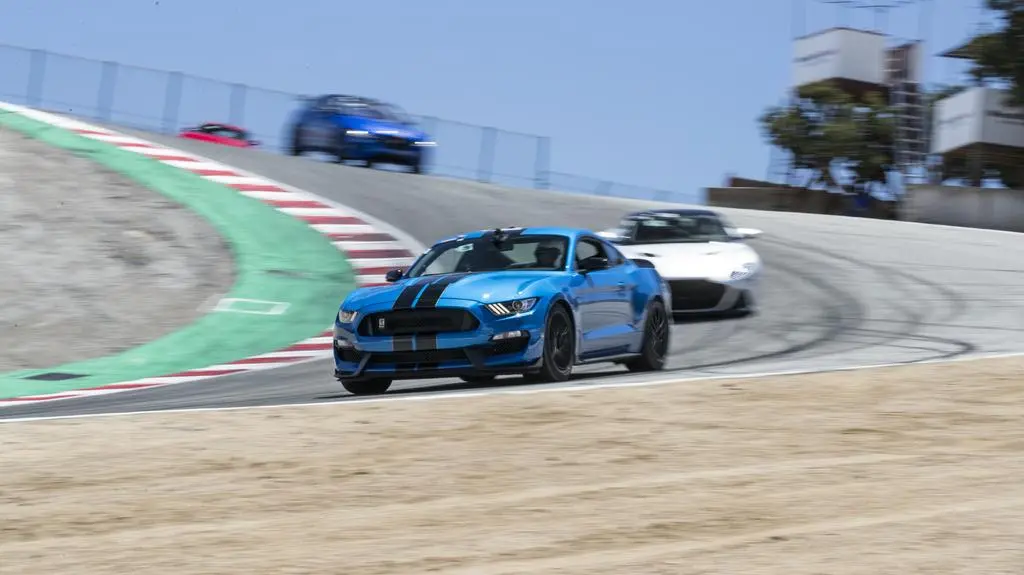 MotorTrend - Best Driver's Car 2019