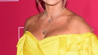 Na wiosenną konferencję TVN Style w 2018 roku Małgorzata Rozenek-Majdan wybrała żółtą sukienkę, która podkreśliła jej opaleniznę