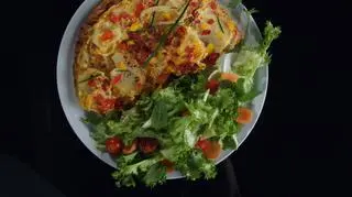 Omlet z ziemniakami, papryką i chilli