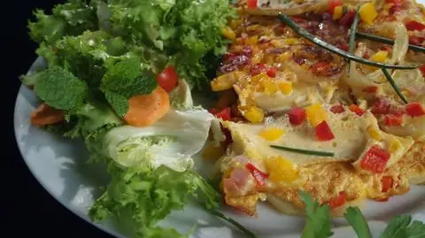 Omlet z ziemniakami, papryką i chilli