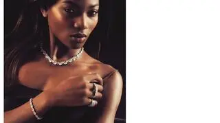 Osi Ugonoh w kampanii znanej marki biżuterii!