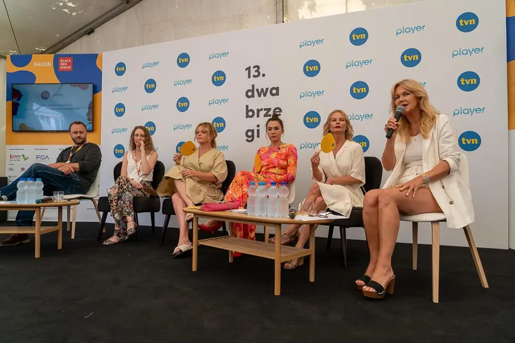 Panel  "Mocna płeć kontra mocna płeć, czyli o łamaniu stereotypów w serialach"