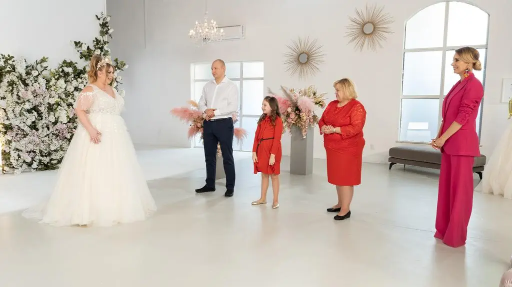 "Pary młode ponad miarę": Monika, jej bliscy i Izabela Janachowska