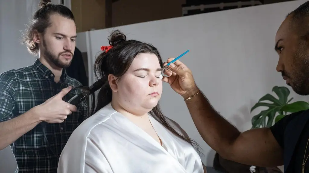 "Pary młode ponad miarę": Paulina podczas przygotowywania ślubnego makijażu
