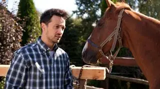 Paweł odkrywa, że bije w nim serce Janusza!!!