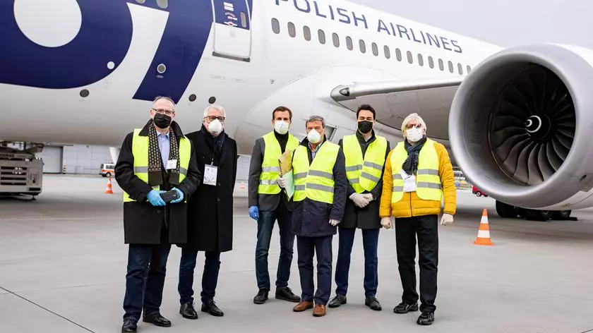 Pierwszy samolot z pomocą medyczną od Dominiki Kulczyk wylądował w Polsce!