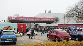 Premiera papieskiej Warszawy przed bramą FSO