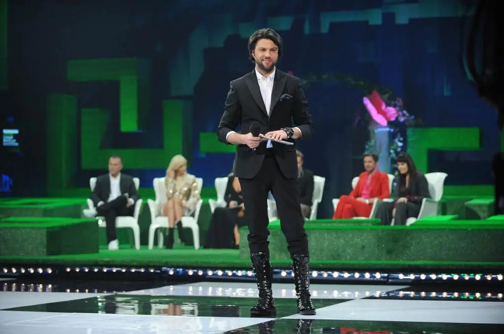 Prowadzący Olivier Janiak