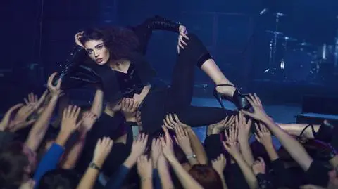 Stage diving